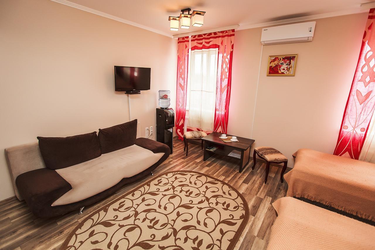 Slavyanskaya Hata Hotel バラーナヴィチ エクステリア 写真
