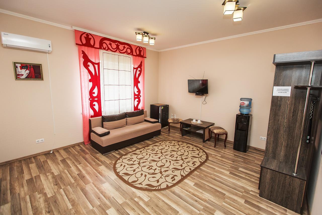 Slavyanskaya Hata Hotel バラーナヴィチ エクステリア 写真