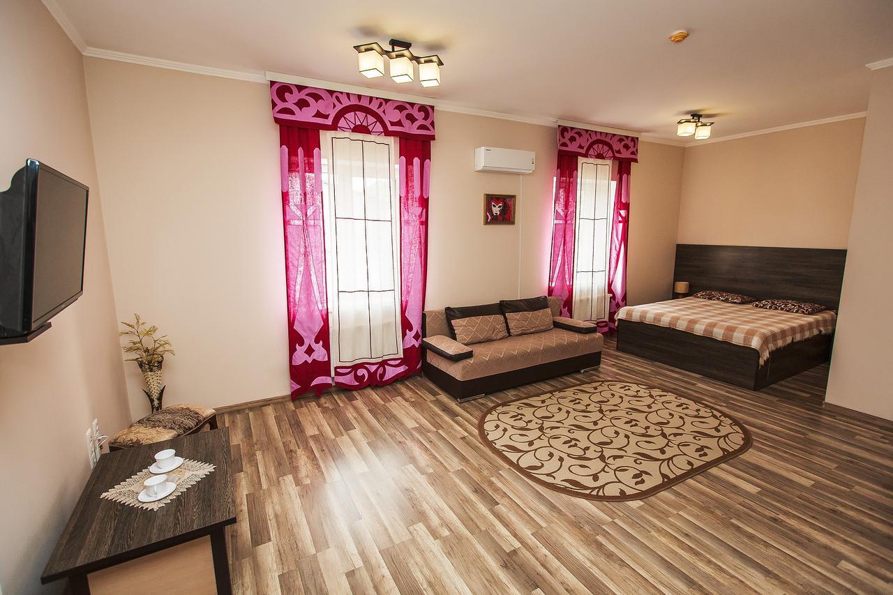 Slavyanskaya Hata Hotel バラーナヴィチ エクステリア 写真