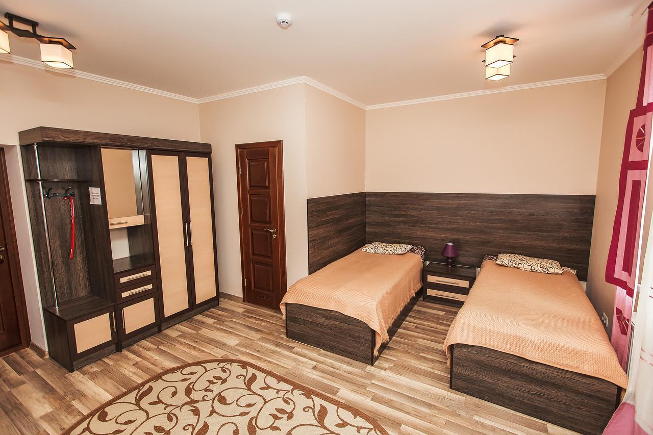 Slavyanskaya Hata Hotel バラーナヴィチ エクステリア 写真