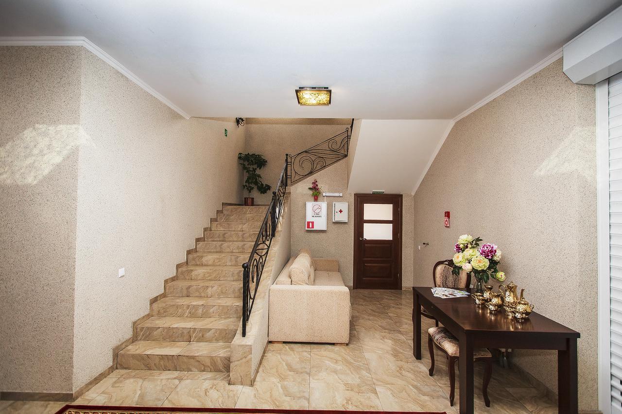 Slavyanskaya Hata Hotel バラーナヴィチ エクステリア 写真