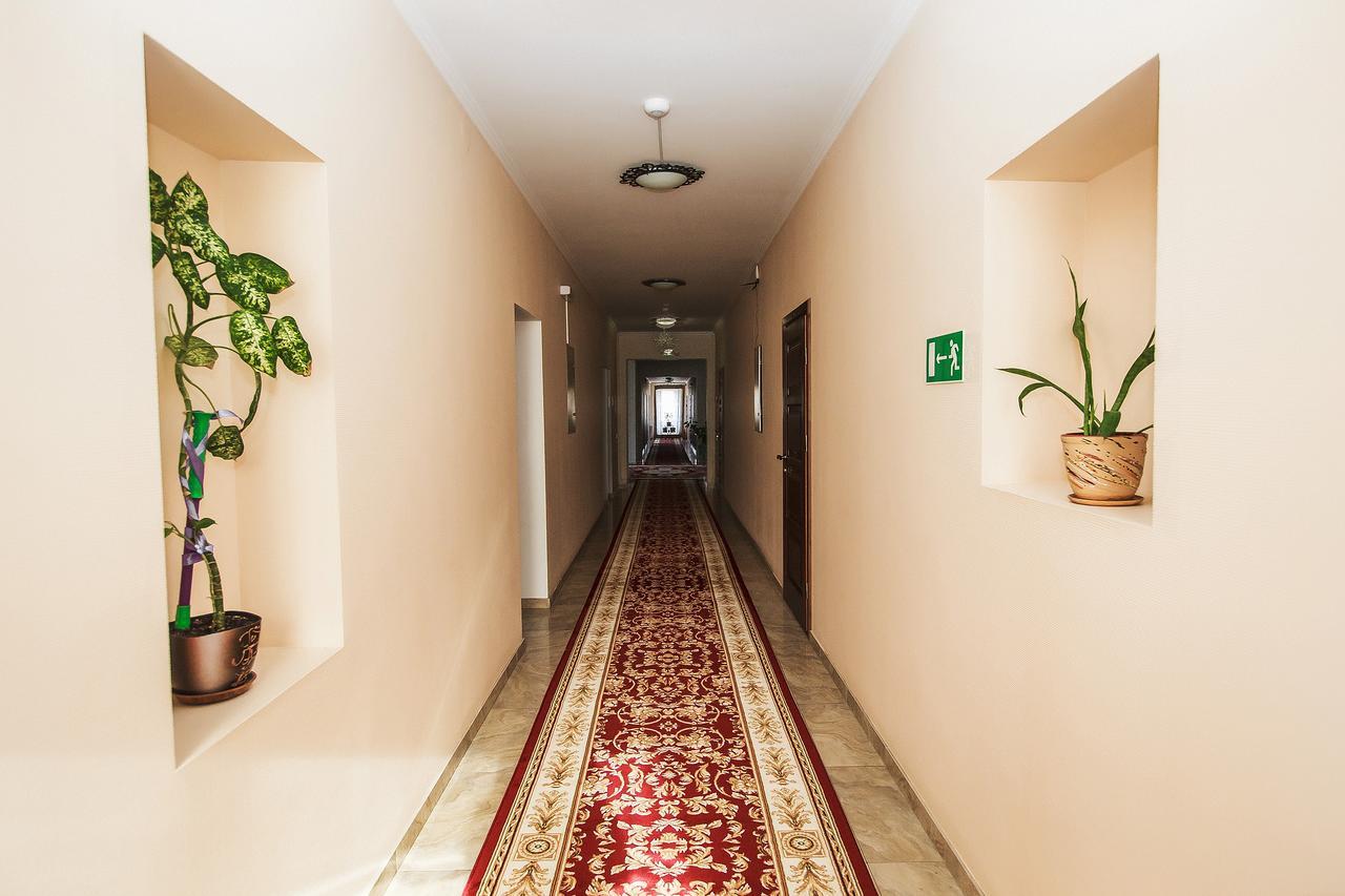 Slavyanskaya Hata Hotel バラーナヴィチ エクステリア 写真