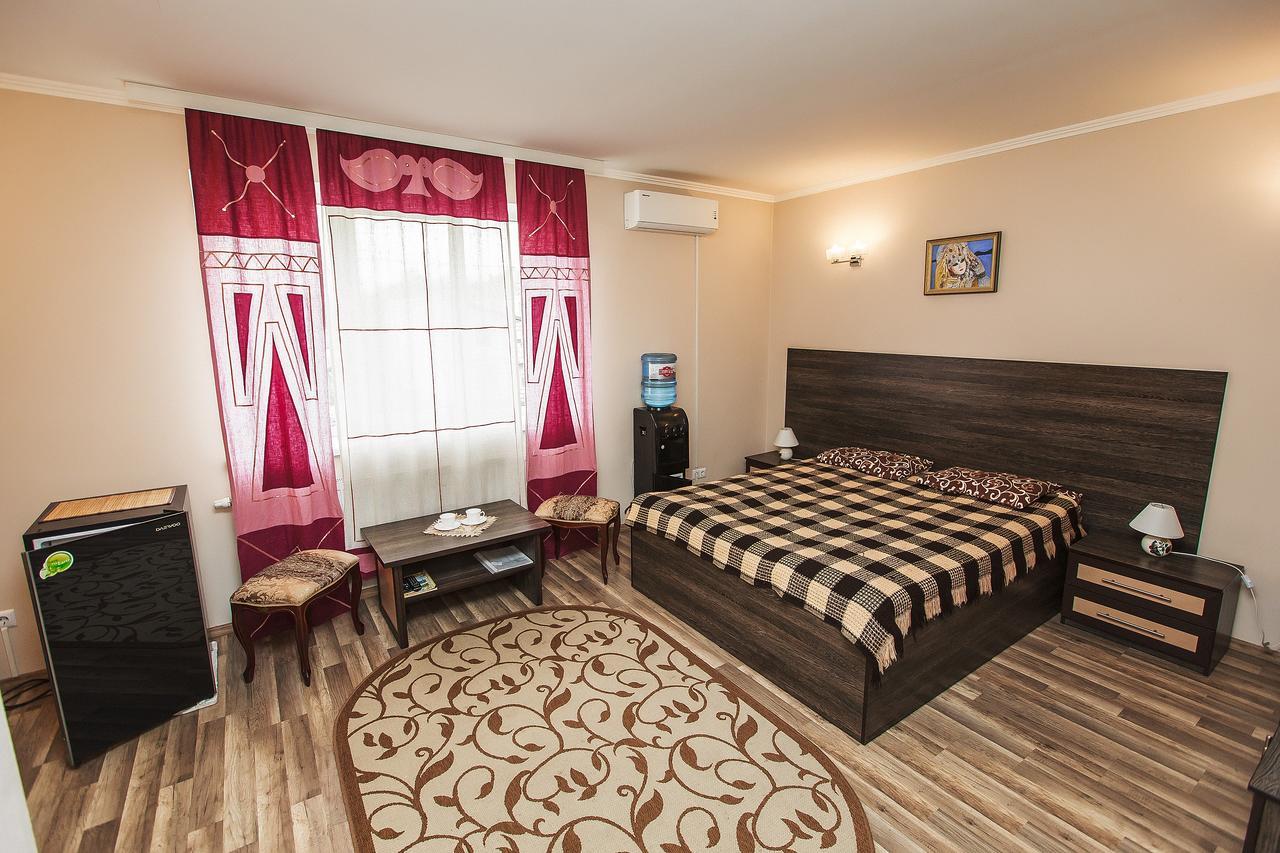 Slavyanskaya Hata Hotel バラーナヴィチ エクステリア 写真